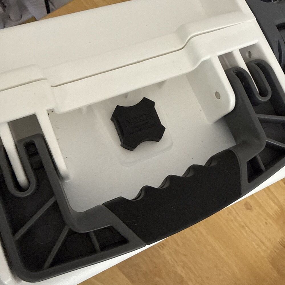 BRAND NEW INVICTA LIMITED EDITION 8-Slot Dive Impact Watch Case White Navy 15x12 - Picture 6 of 13